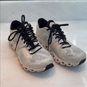 On Running Women’s Shoes - White